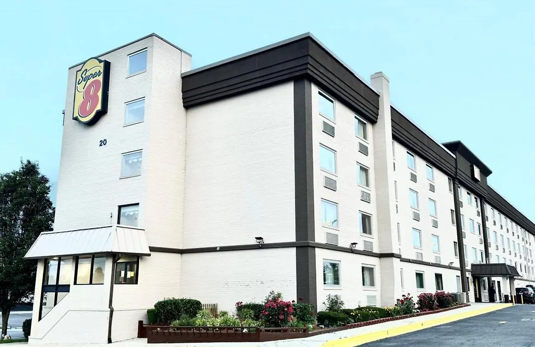 Super 8 By Wyndham Frederick-1