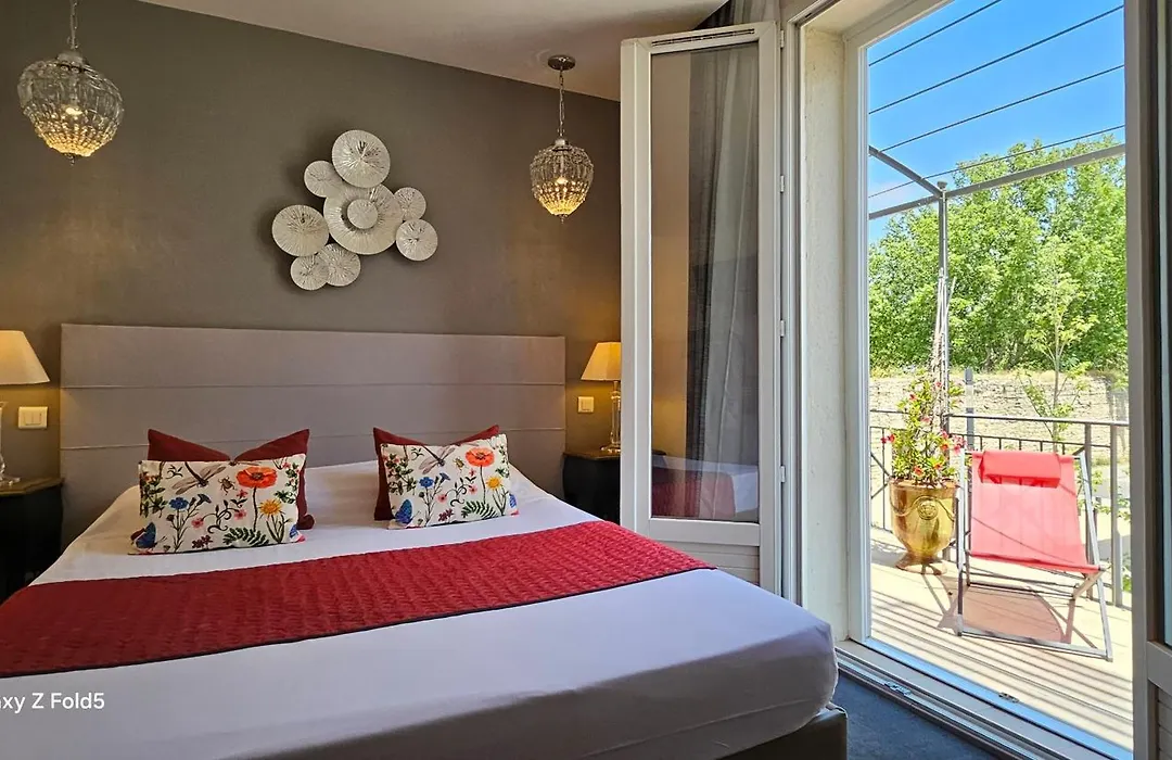 Brit Hotel Acacias-1