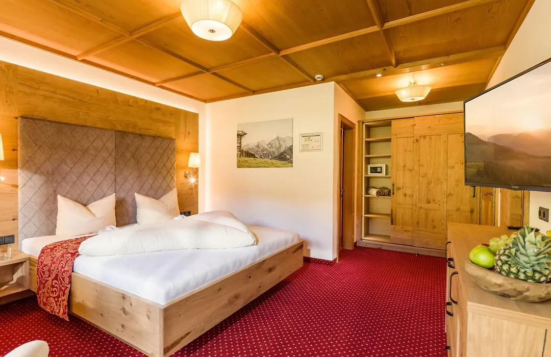 Alpenherz Hotel Garni-1