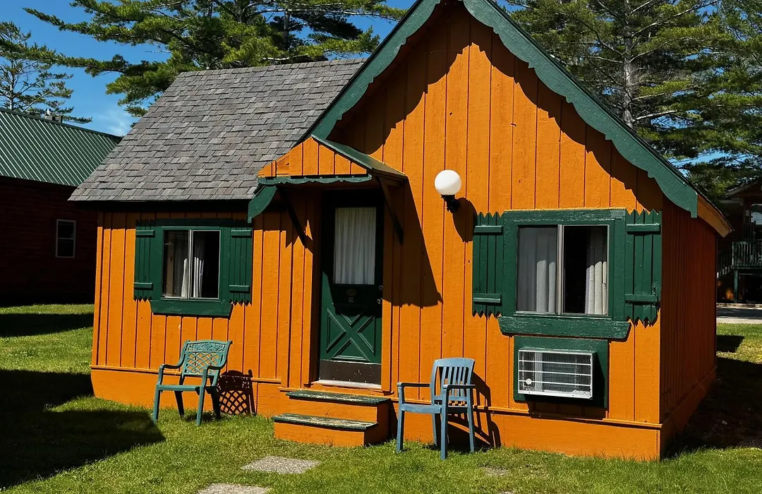 Cabins Of Mackinac & Lodge-1