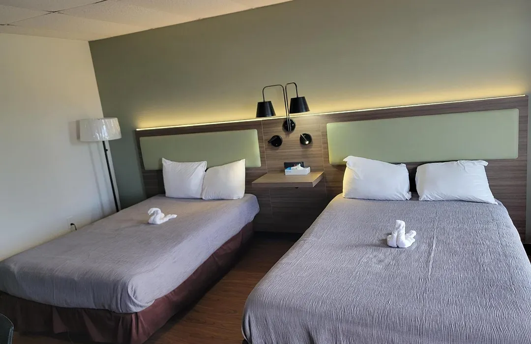 Econo Lodge-1