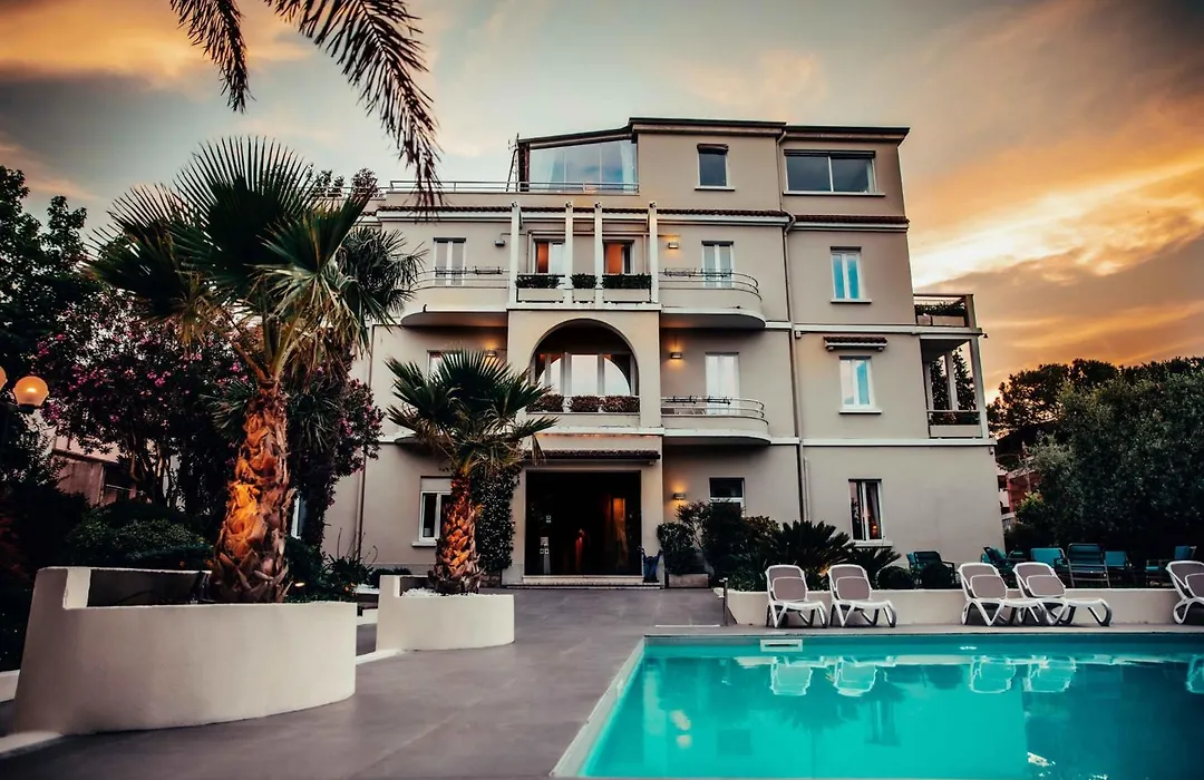 Hotel Benaco-1