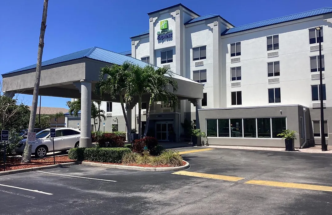 Holiday Inn Express Hotel & Suites Cocoa Beach By Ihg-1