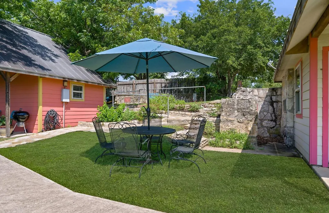 Blanco Riverside Cottages-1