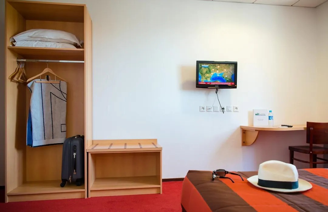 Brit Hotel Saint Malo – Le Transat-1