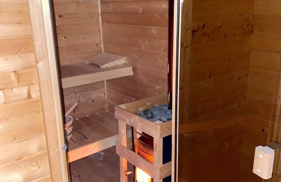 Bed&Breakfast Heerenveen Centrum met Privé Sauna en Jacuzzi-1