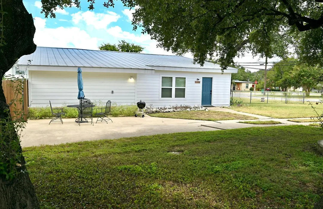 Blanco County Inn & Guesthouses-1