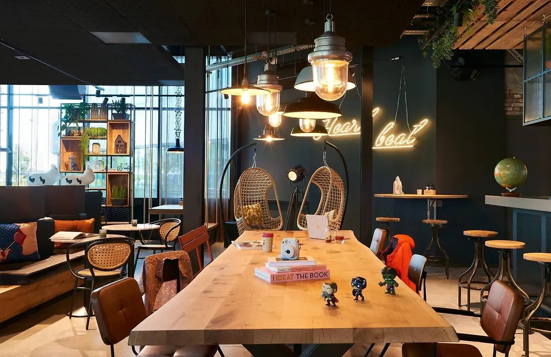 Moxy Amsterdam Schiphol Airport-1