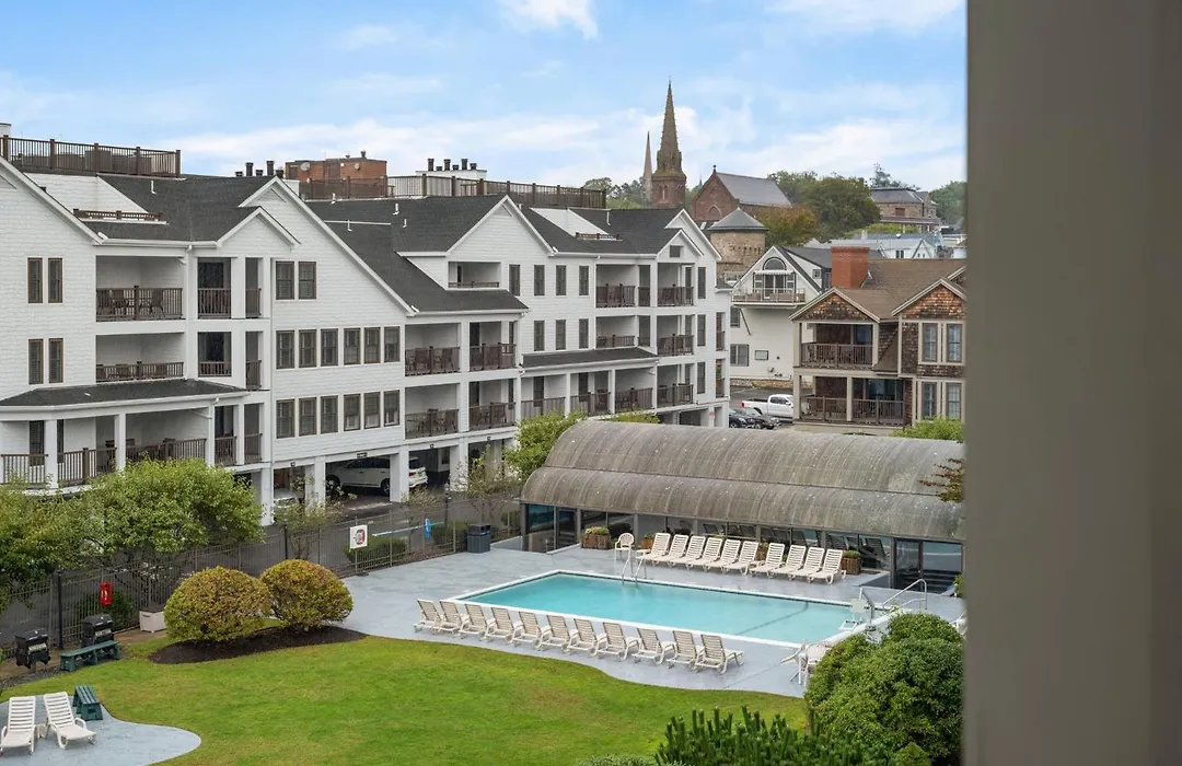Club Wyndham Newport Onshore-1