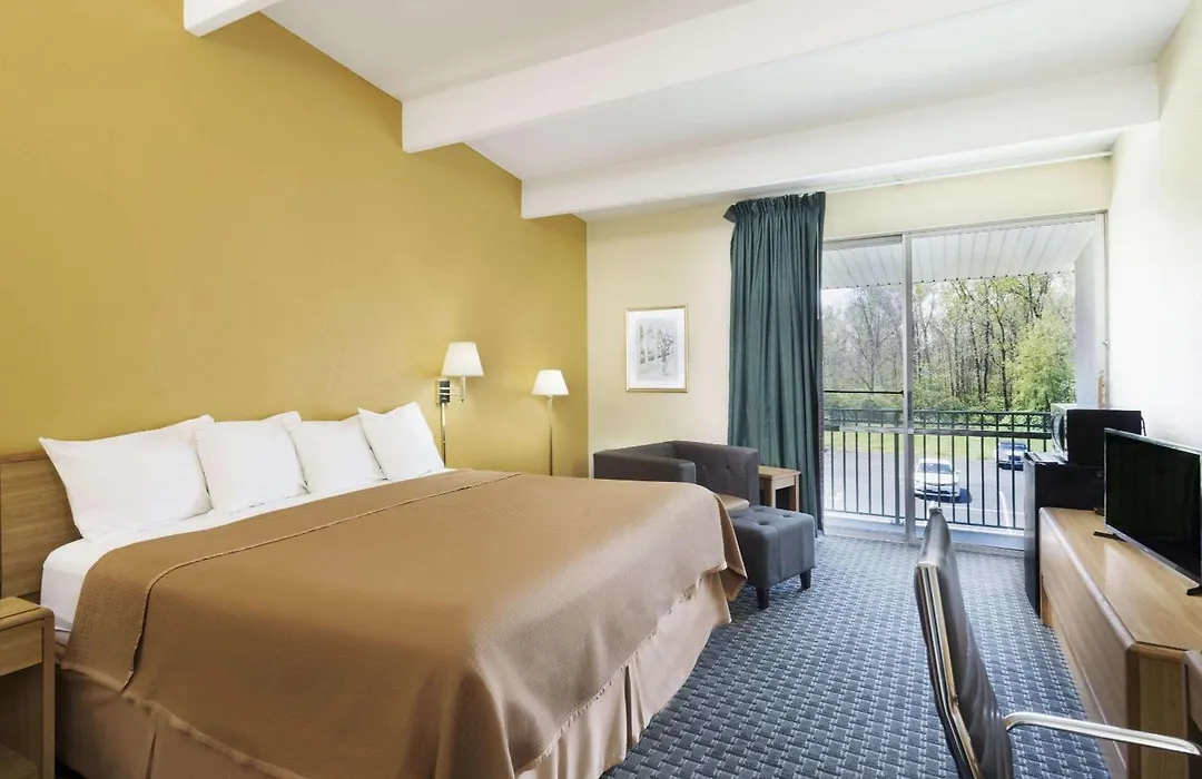 Howard Johnson By Wyndham Newburgh-1
