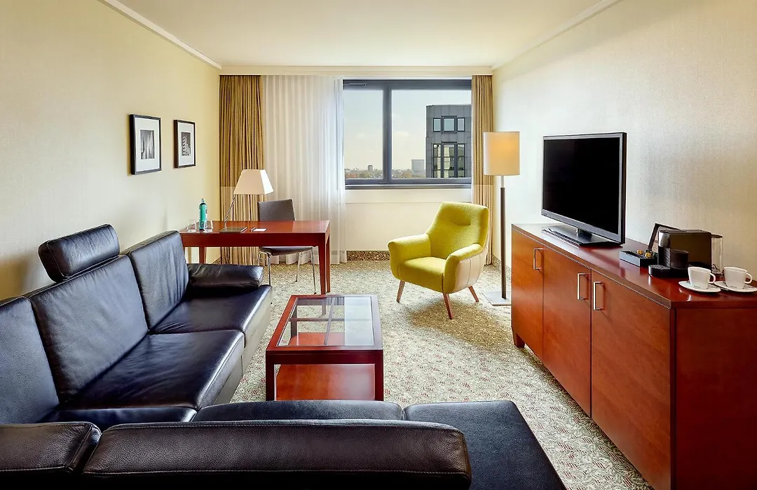Courtyard by Marriott Düsseldorf Seestern-1