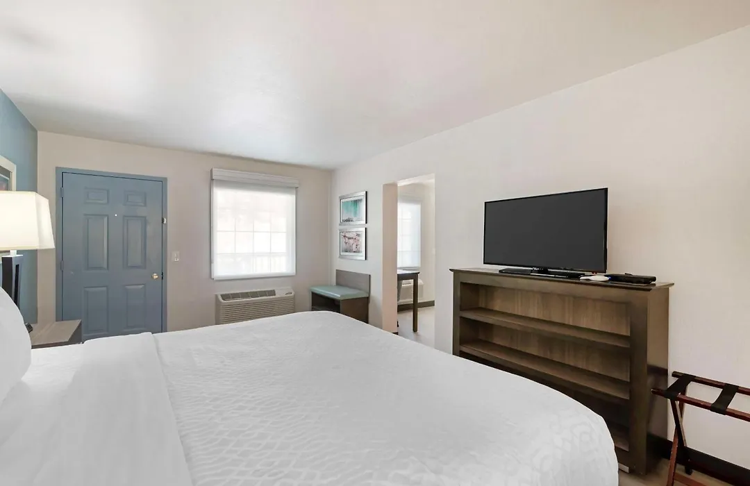 Best Western Plus St. Simons-1