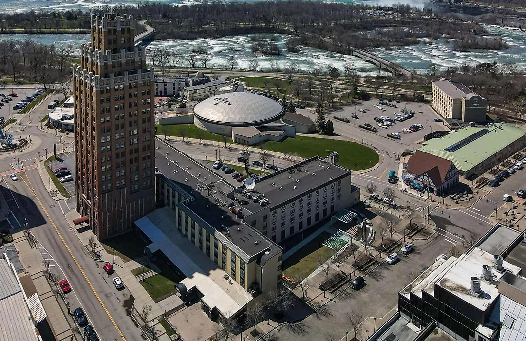 Quality Hotel & Suites At The Falls-1
