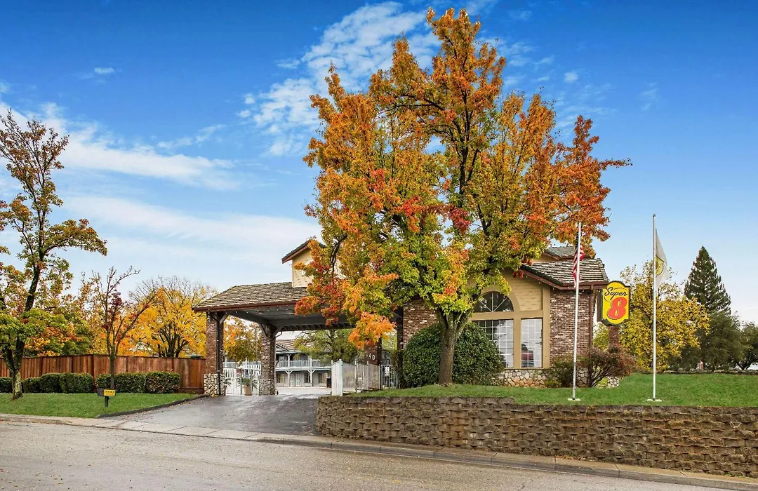 Super 8 By Wyndham Auburn-1