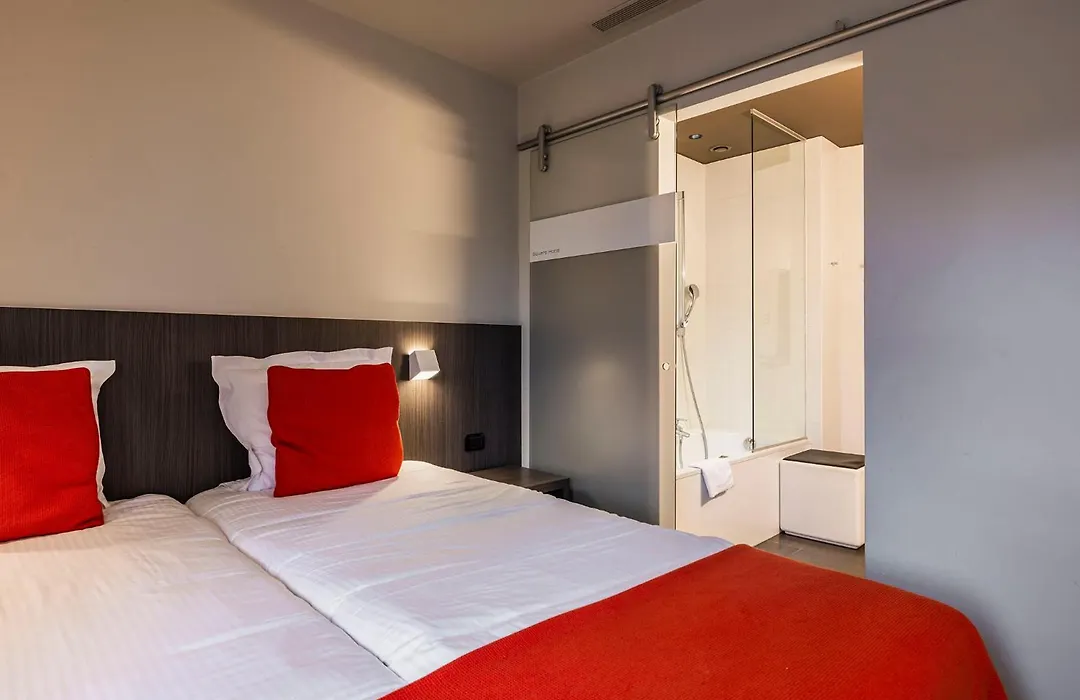 Square Hotel-1