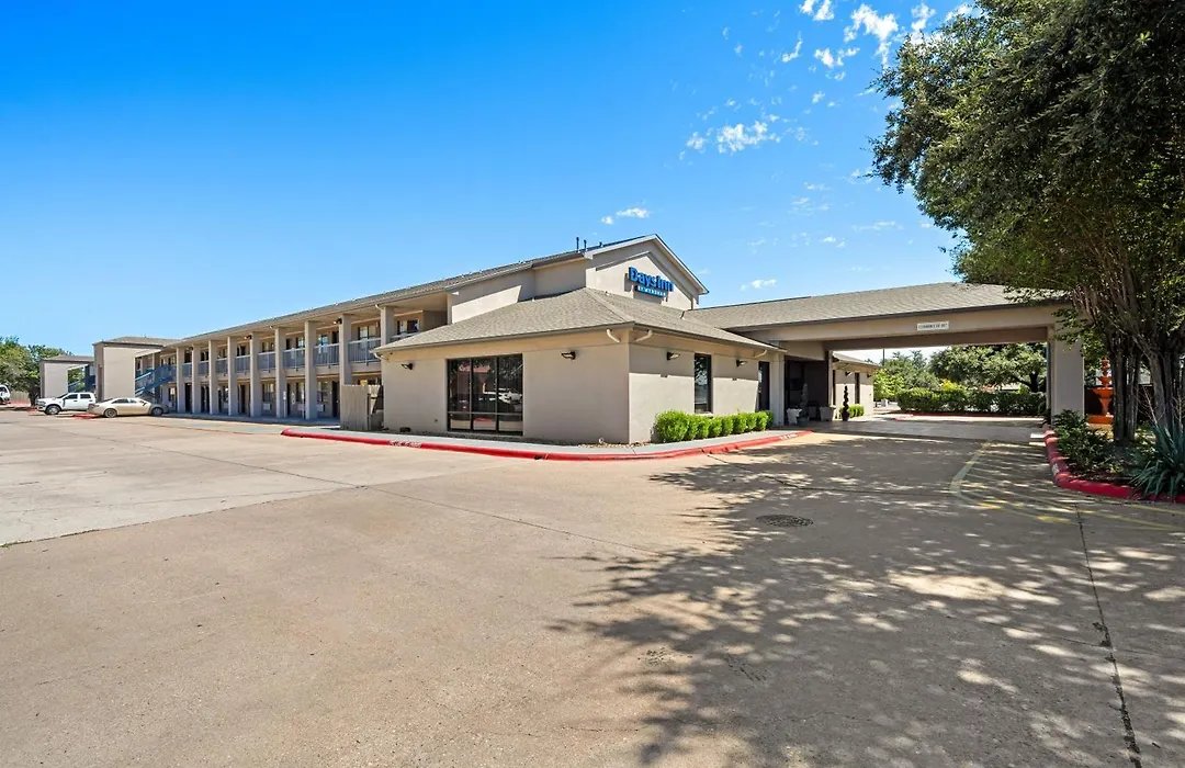 Days Inn By Wyndham Round Rock-1