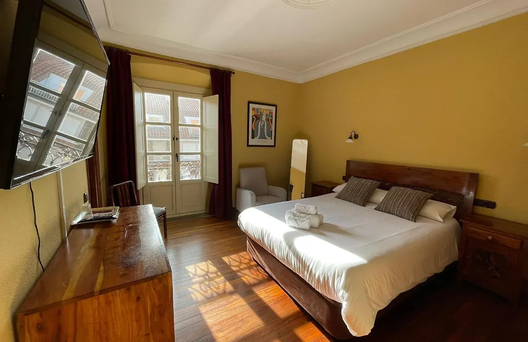 Hostal Esmeralda-1