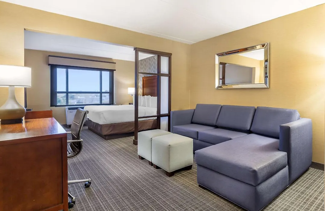 Comfort Inn & Suites Logan International Airport-1