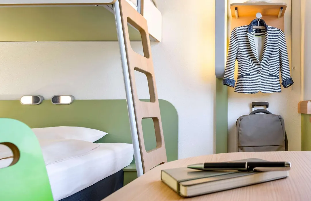 Ibis Budget Tarbes-1