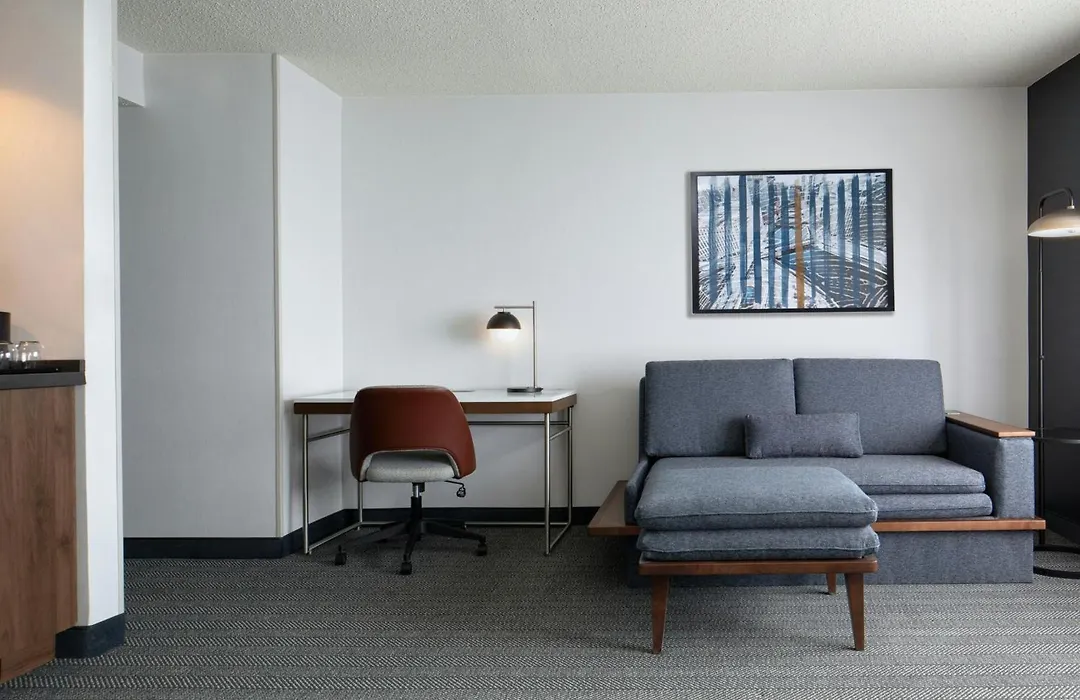 Courtyard By Marriott Chicago Downtown/River North-1