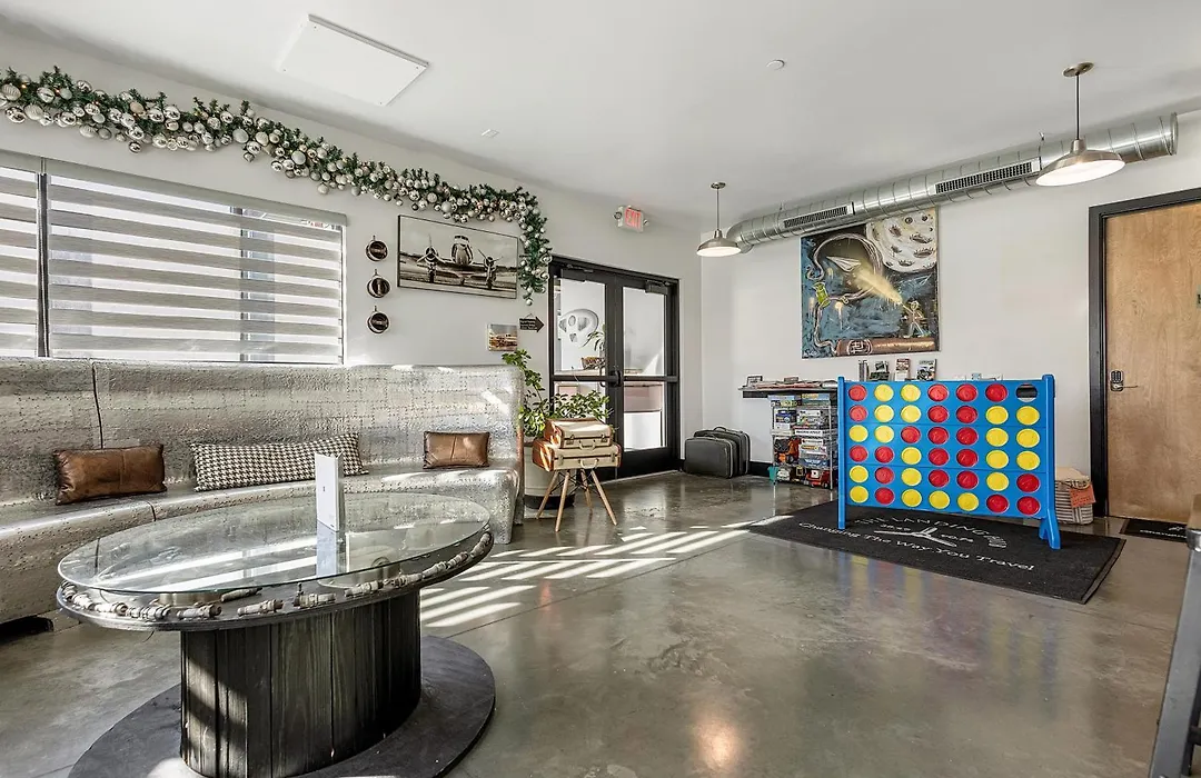 Pet Friendly First Floor Queen Room For 2-1