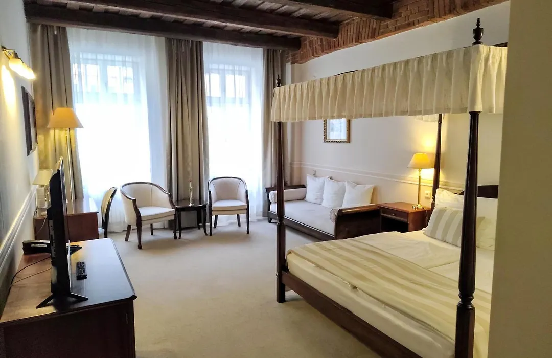 Hotel Embassy-1