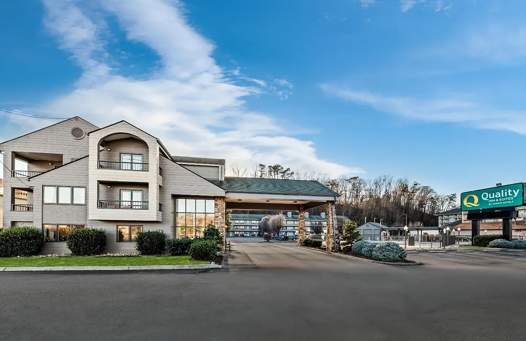 Quality Inn & Suites At Dollywood Lane-1