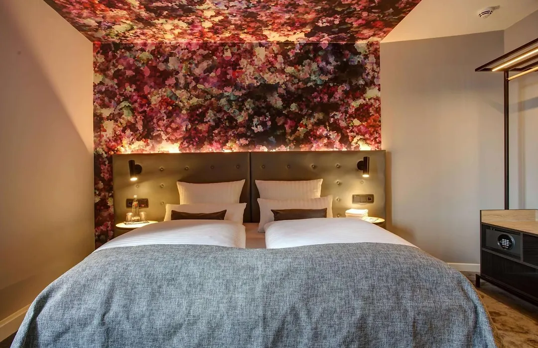 Vienna House Easy by Wyndham Hamburg Hauptbahnhof-1