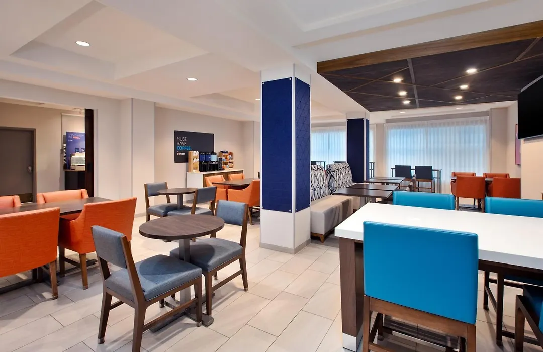 Holiday Inn Express Hotel & Suites Grand Rapids-North By Ihg-1