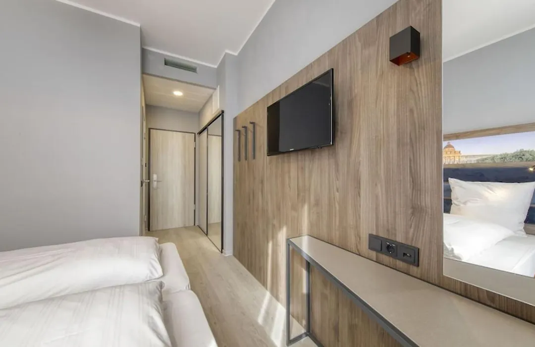 Smart Stay Hotel Station-1
