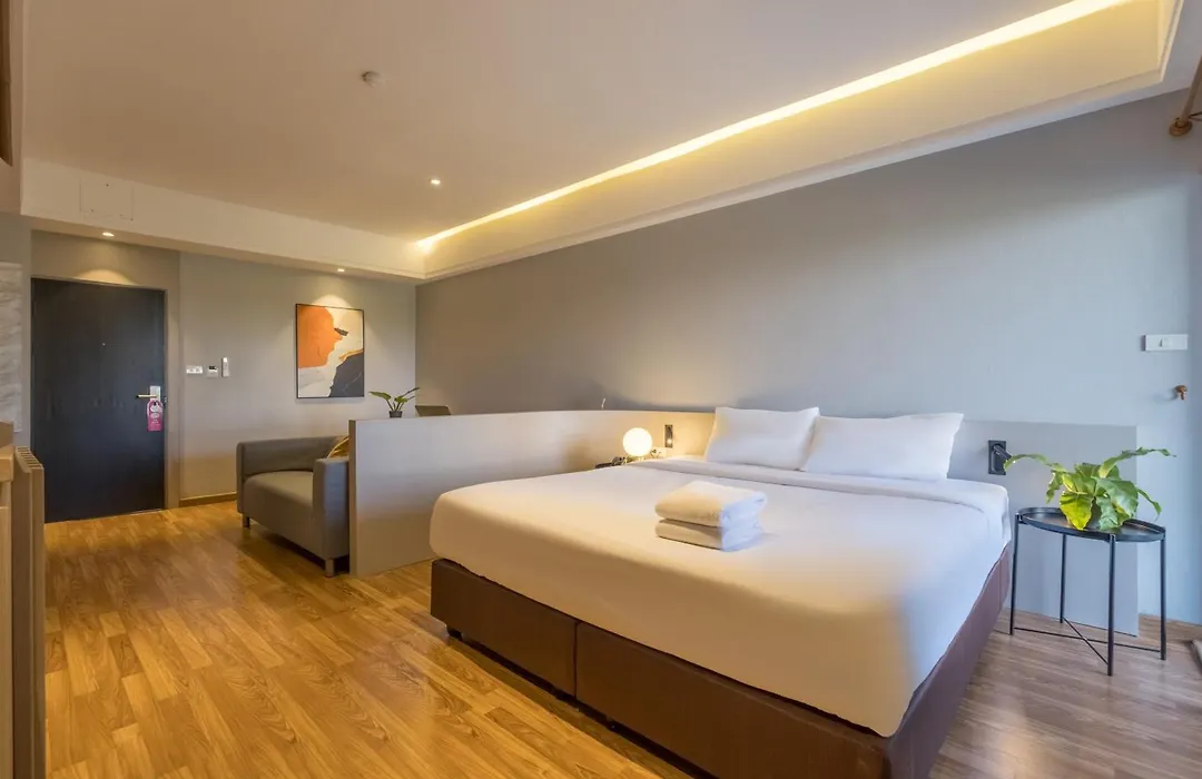 Boss Hotel-1