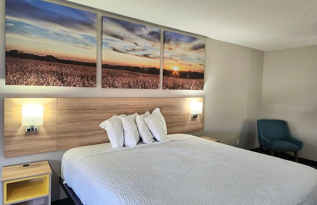 Days Inn & Suites By Wyndham New Iberia-1
