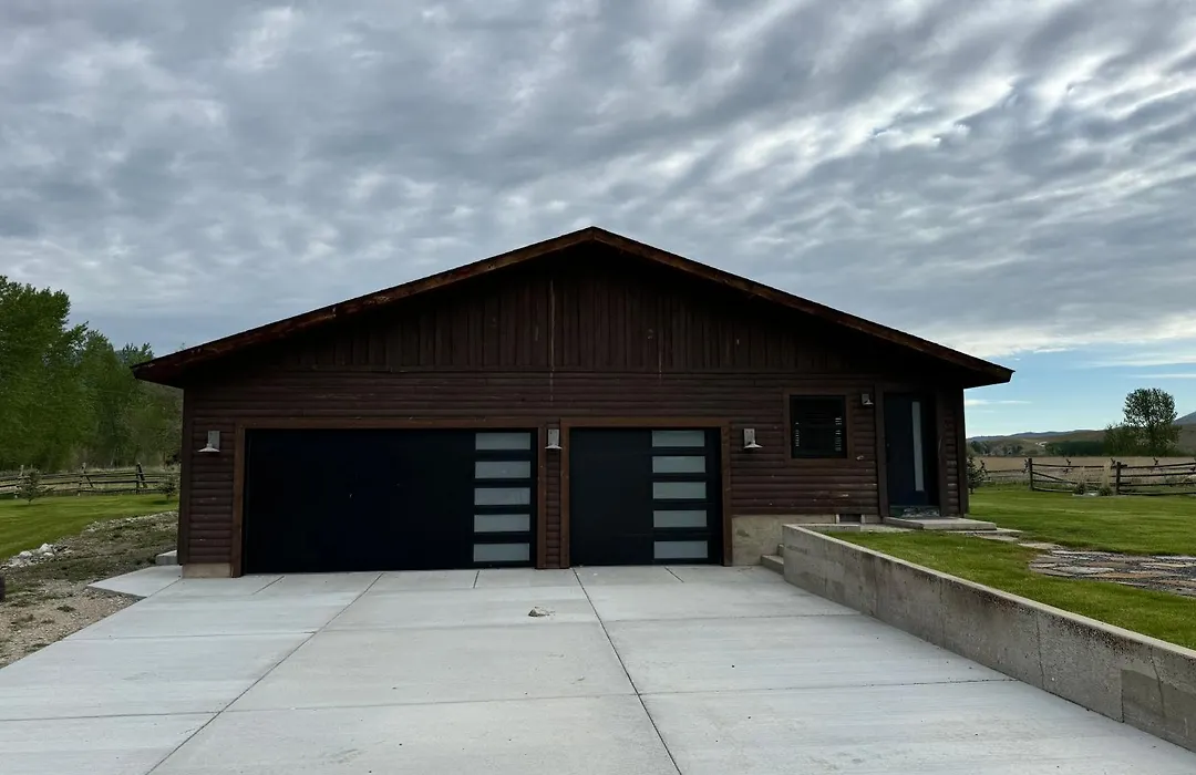Sportsman Lodge Melrose Mt-1