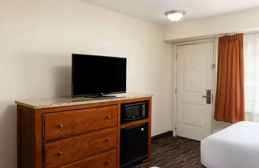 Ramada By Wyndham Elko Hotel At Stockmen'S Casino-1