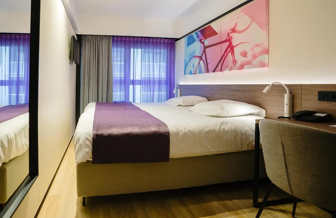 Ostend Hotel-1