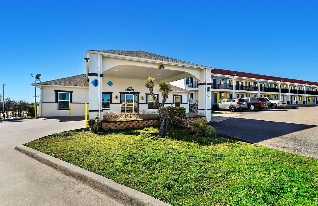 Days Inn By Wyndham Gainesville-1