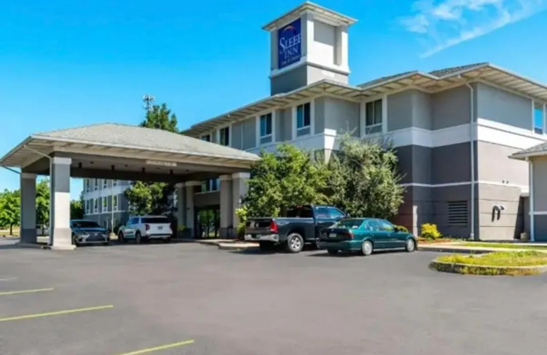 Sleep Inn & Suites Dunmore-1