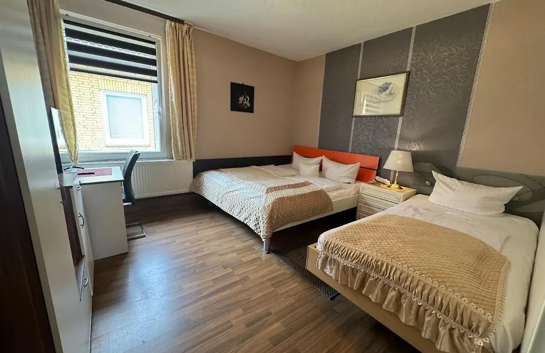 Hotel Happy-1