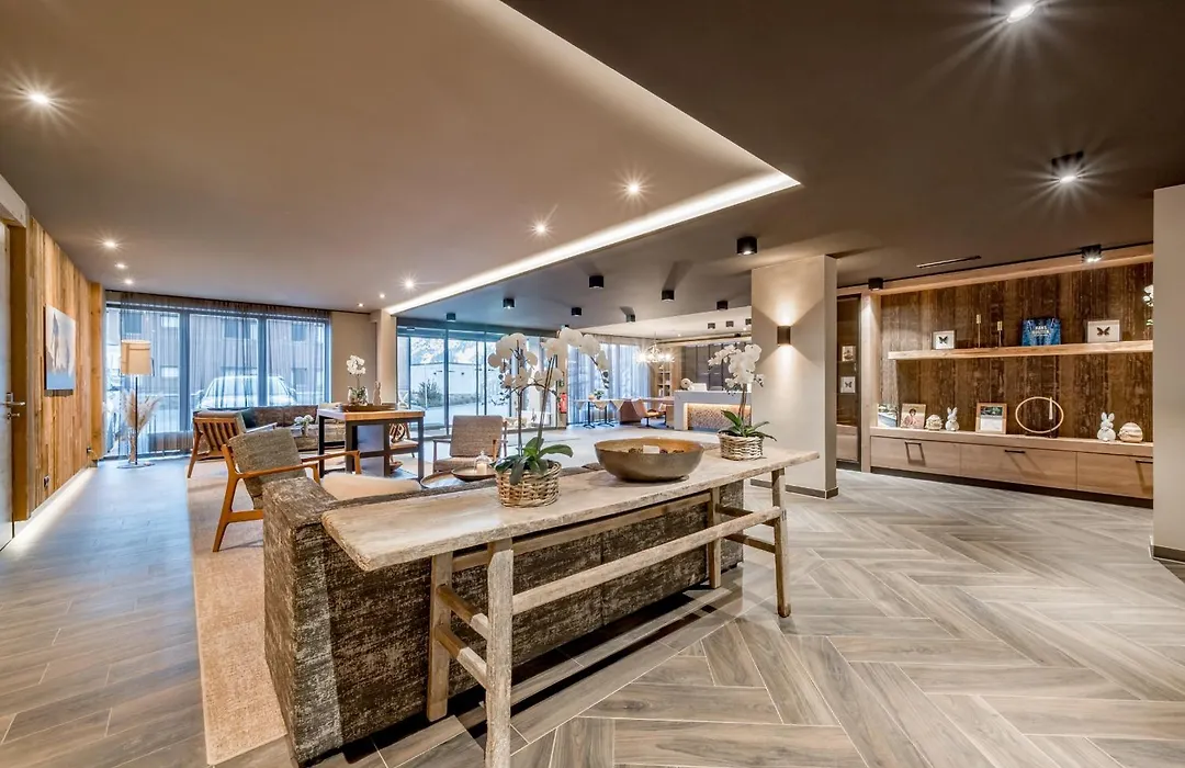 AlpenParks Hotel&Apartment Arlberg Warth mit Pool-1