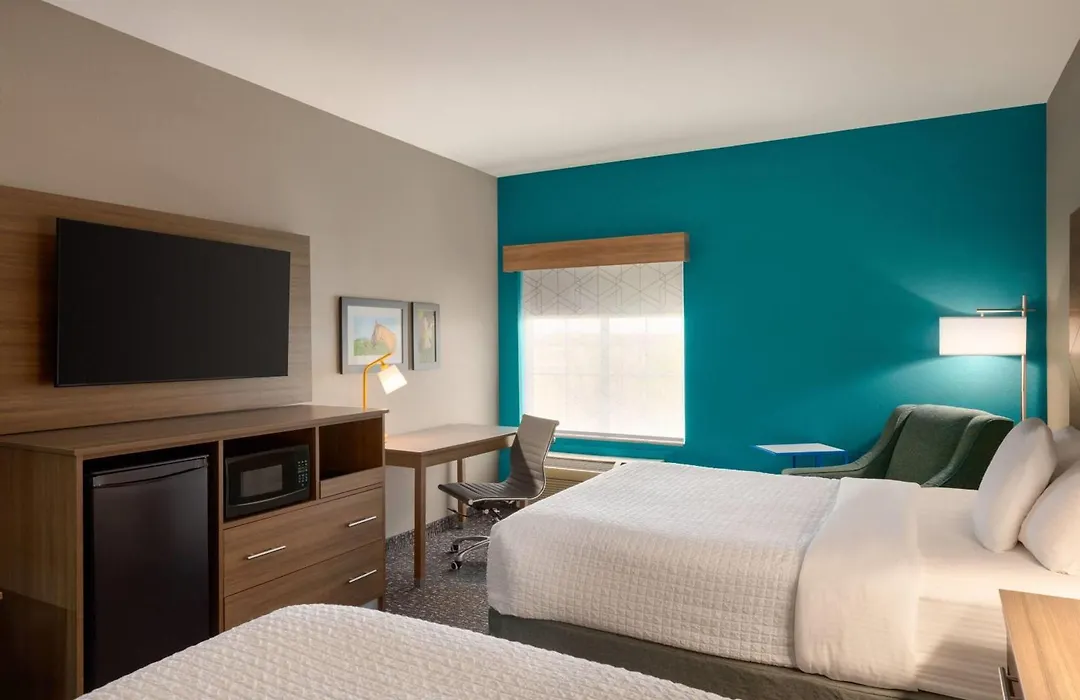 La Quinta By Wyndham Shawnee-1