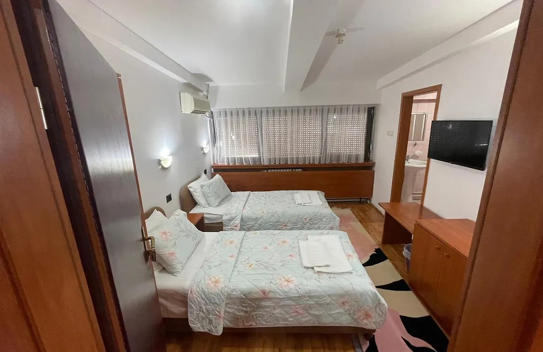 Hotel Square-1