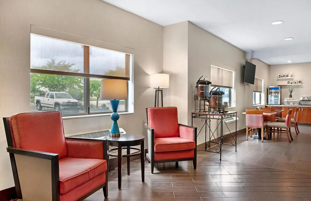 Comfort Inn & Suites North Greenfield-1