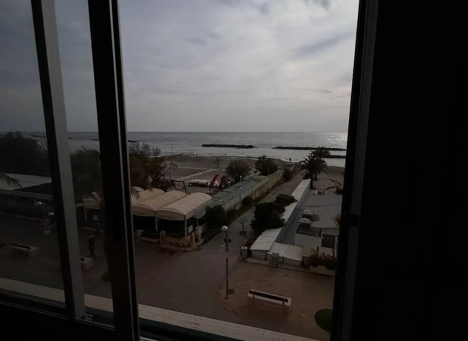 Hotel Ideal-1