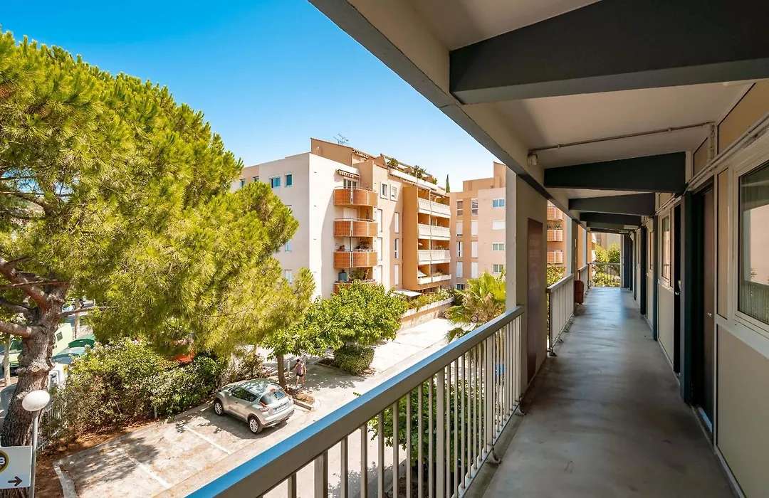 B&B HOTEL Hyères-1