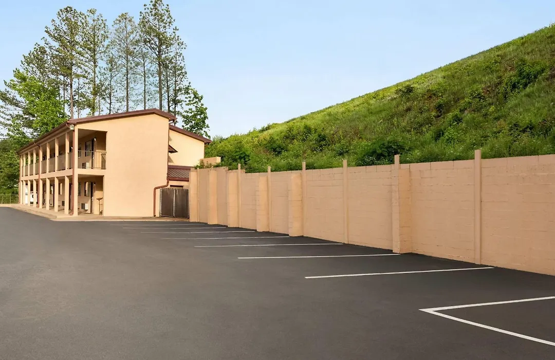 Days Inn By Wyndham Cartersville-1