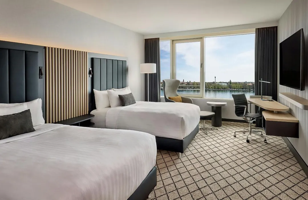 Courtyard By Marriott Hannover Maschsee-1
