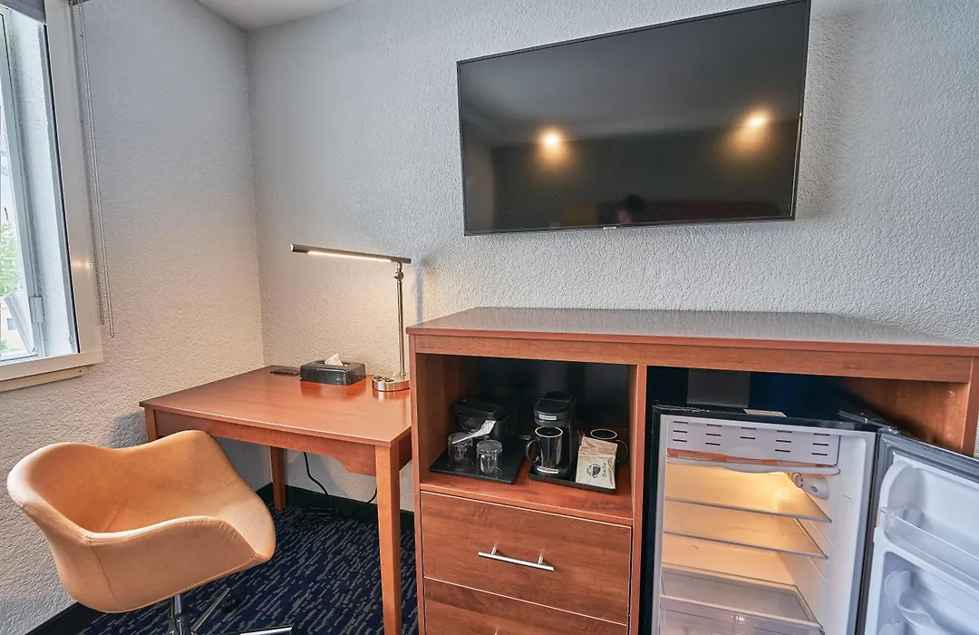 Hyannis Plaza Hotel-1