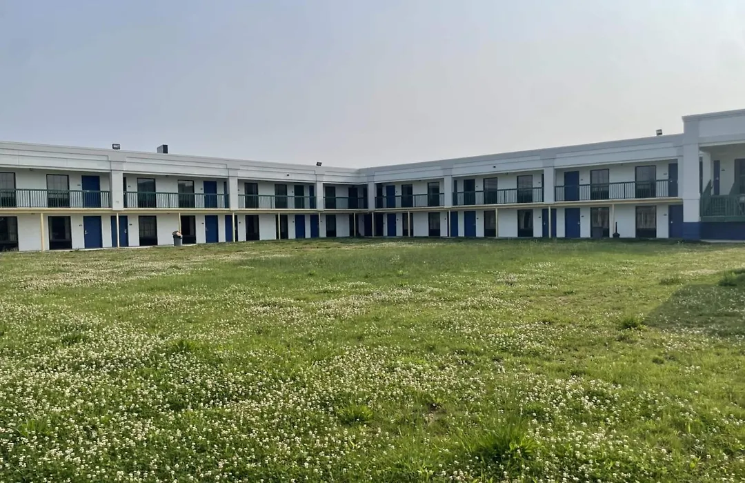 Days Inn & Suites By Wyndham York-1