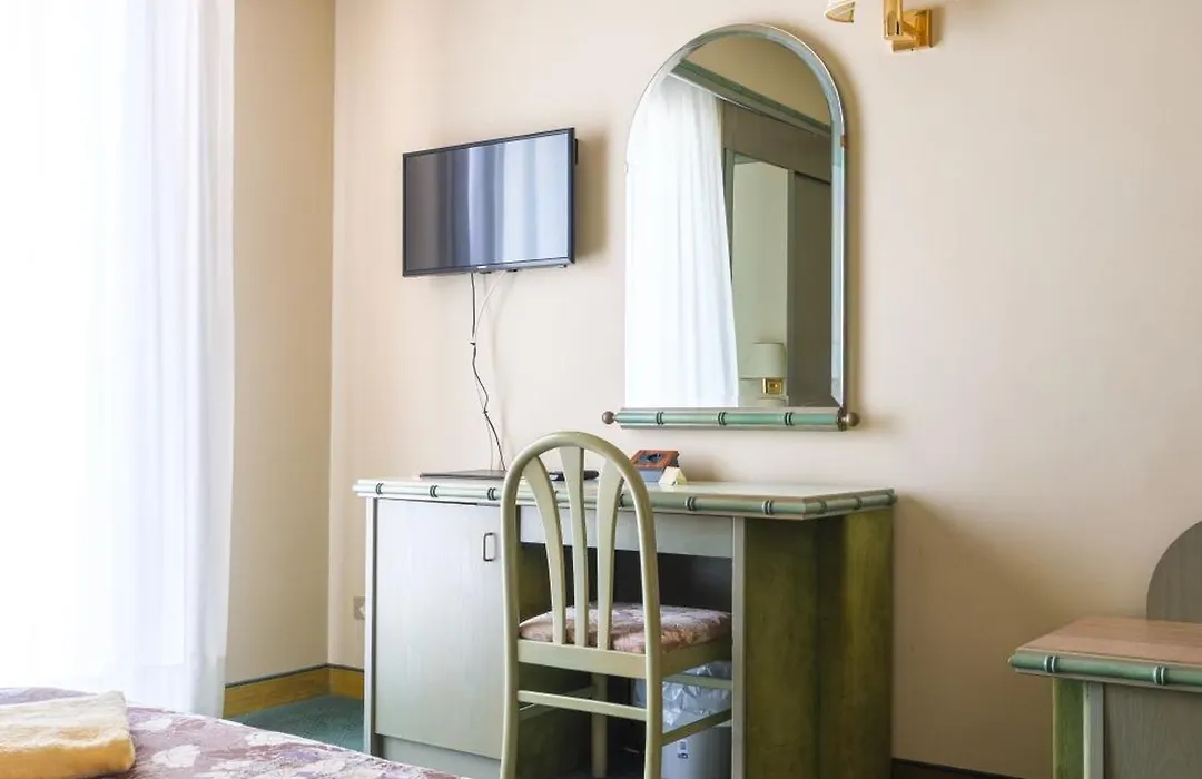 Hotel Montecarlo-1