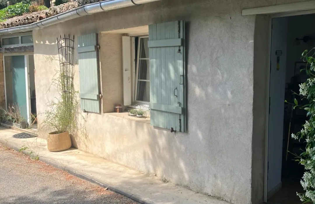 Chambre indépendante au Joli Mazet à Nîmes idéalement situé entre la garrigue et la ville-1